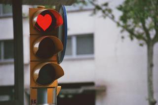 Semáforos y Cinturón de Seguridad, elementos básicos para la Seguridad Vial